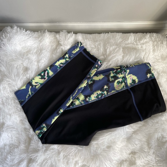 Victoria Secret Sports Leggings Size M - Picture 8 of 8